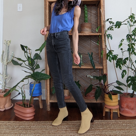 Everlane High Rise Faded Black Jeans - Picture 2 of 11